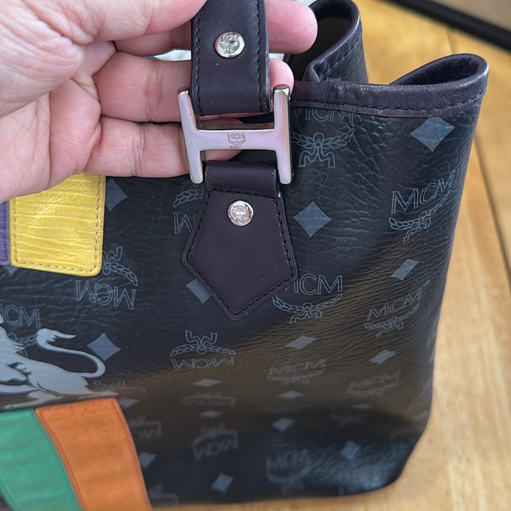 🚨SOLD🚨MCM Princess Lion Tote & Pouch - Picture 8 of 13